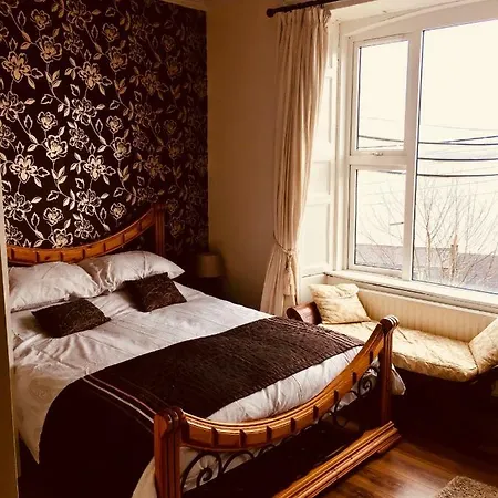 Townhouse With Harbour Views Holiday home